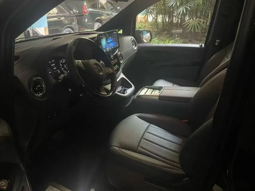 2023 Mercedes-Benz Vito 2.0T 211HP L4 9AT,autocango,china used car exporter,china ev exporter,chinese used car exporter,chinese used ev exporter