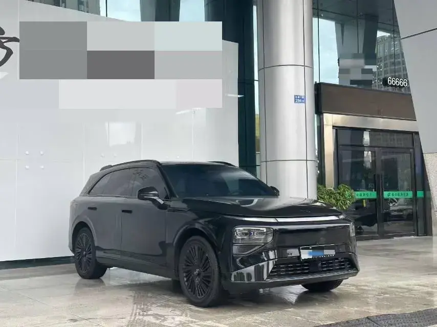 2025 XPENG G9 thumbnail 3