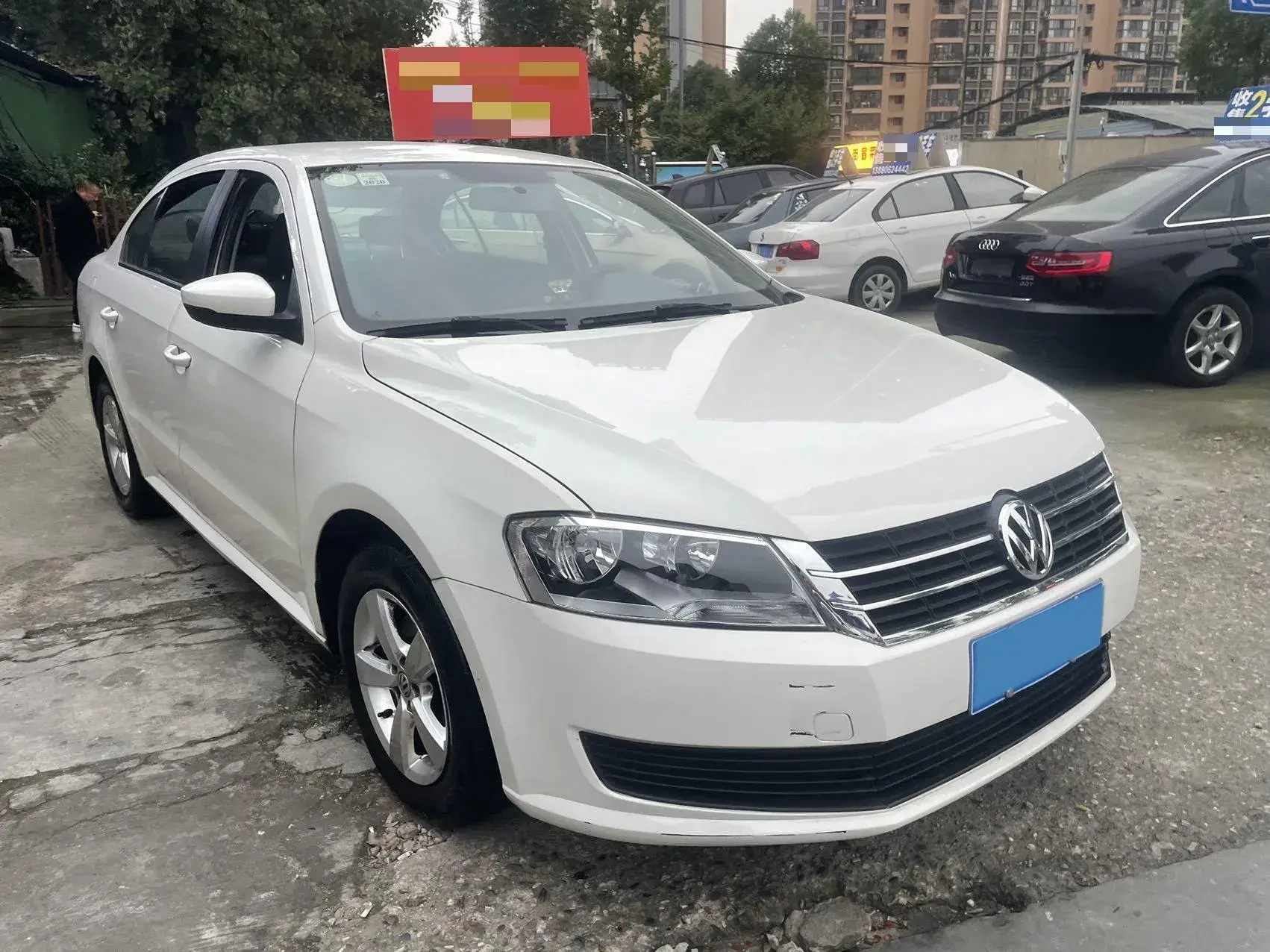 2013 VOLKSWAGEN LAVIDA thumbnail 3