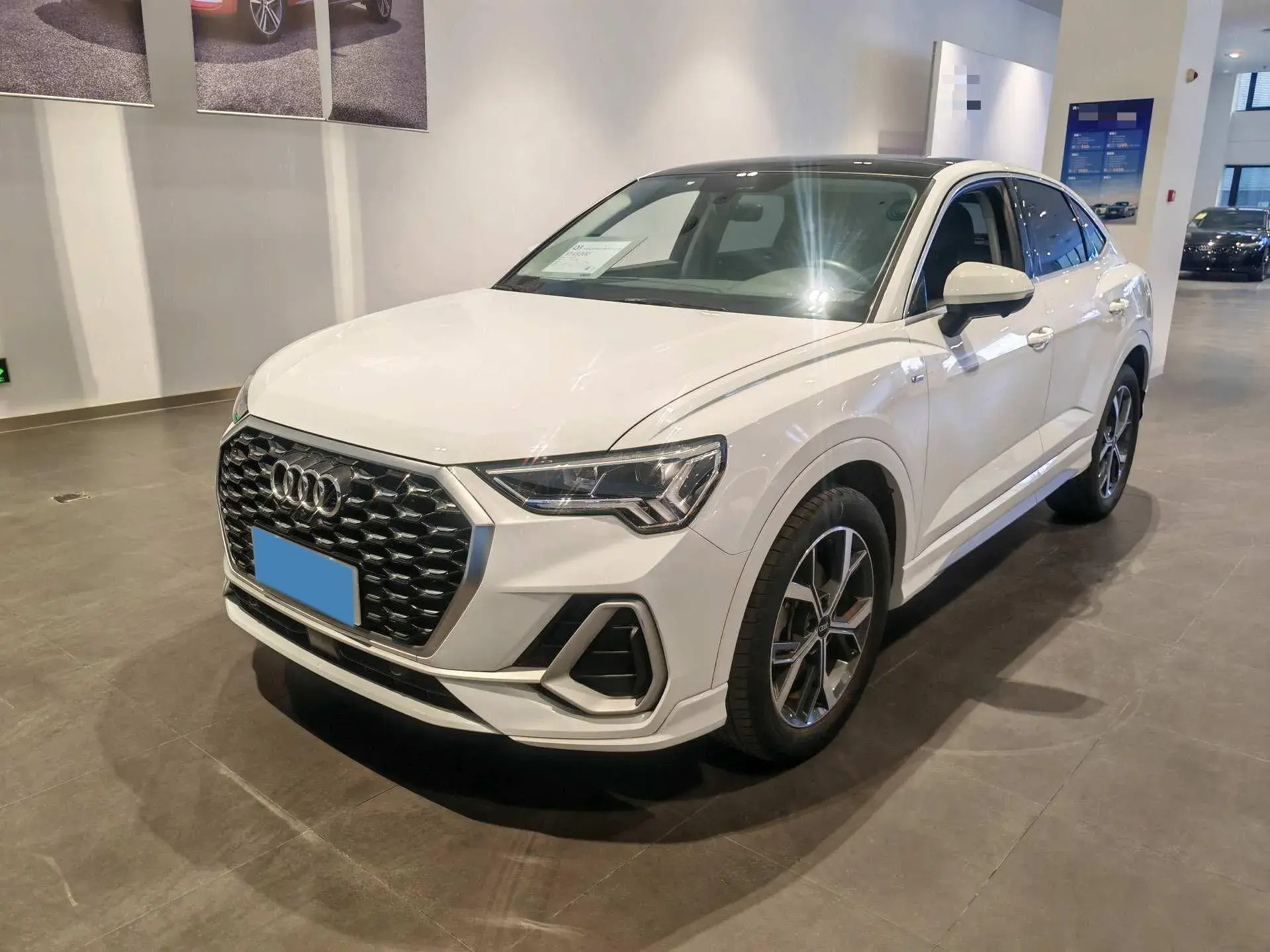 2021 AUDI Q3 view 1