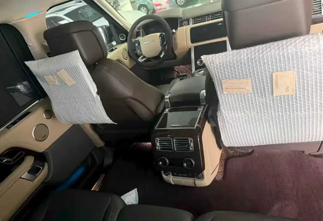 2021 LAND ROVER thumbnail 4