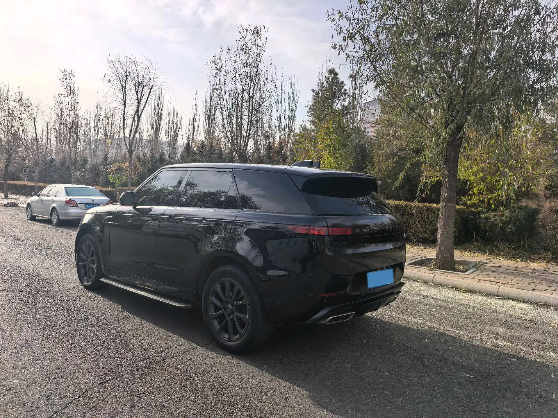 2023 LAND ROVER thumbnail 4