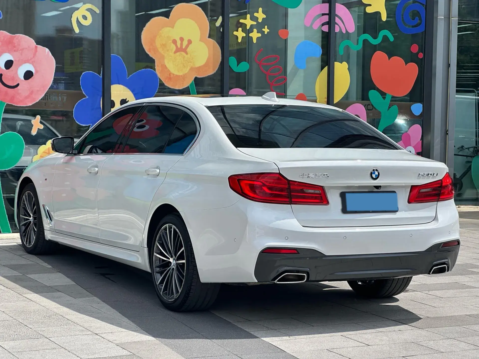 2020 BMW 5 thumbnail 4