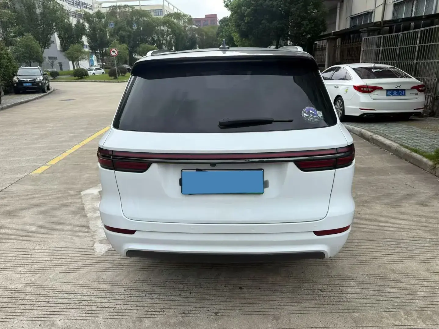 2020 LI ONE thumbnail 4