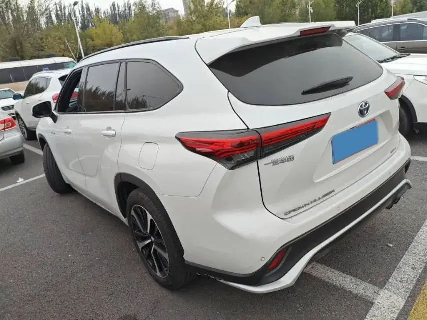 2021 TOYOTA CROWN thumbnail 3