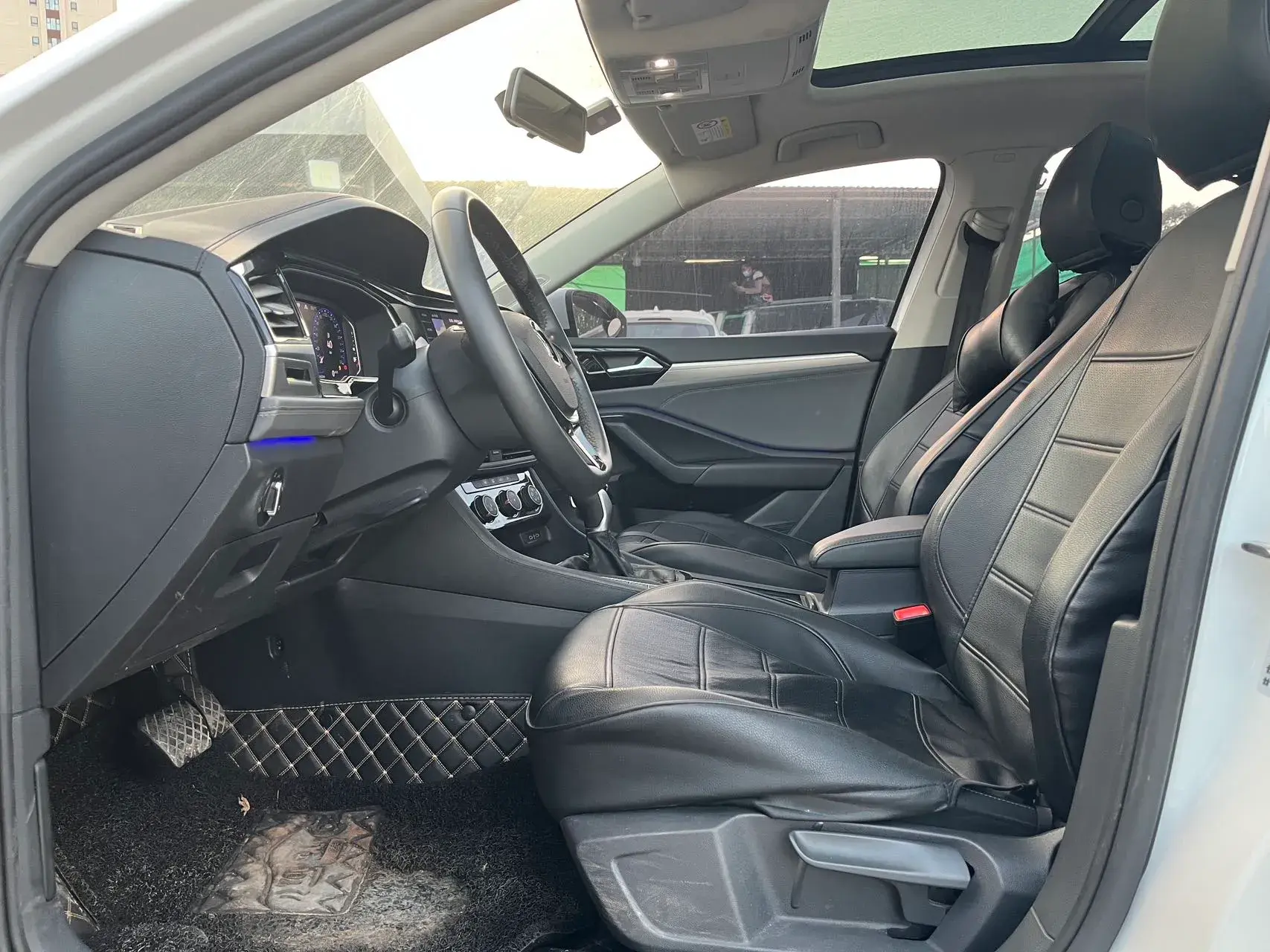 2022 VOLKSWAGEN SAGITAR thumbnail 3