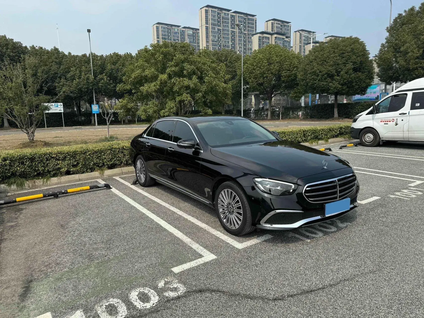 2021 MERCEDES-BENZ E thumbnail 3