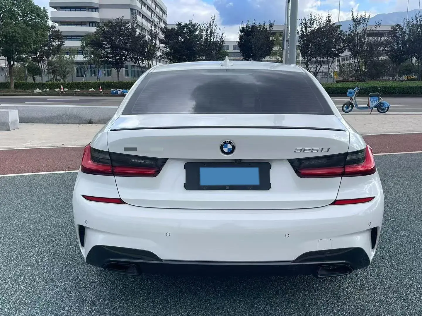 2021 BMW 3 thumbnail 4