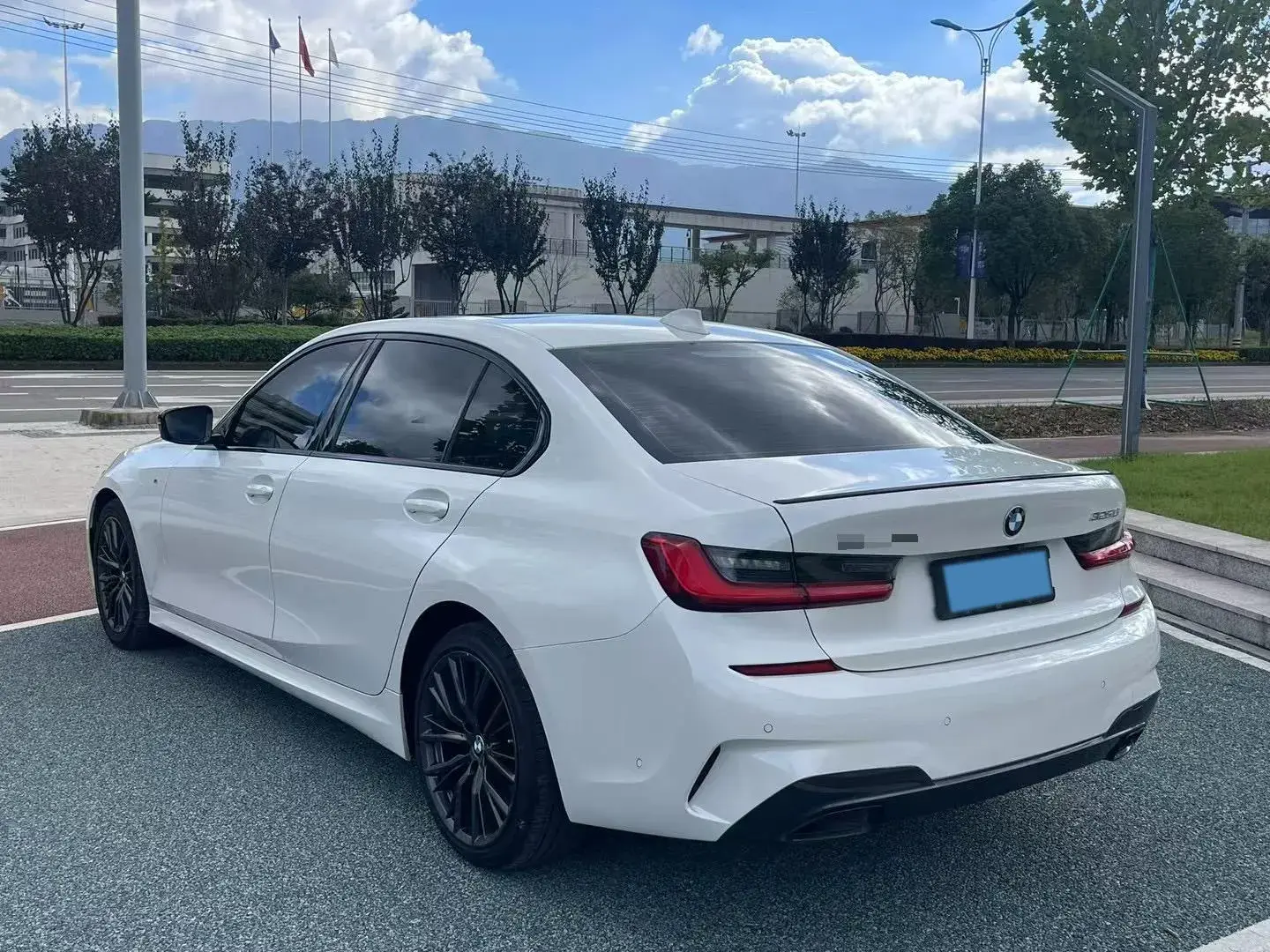 2021 BMW 3 thumbnail 3