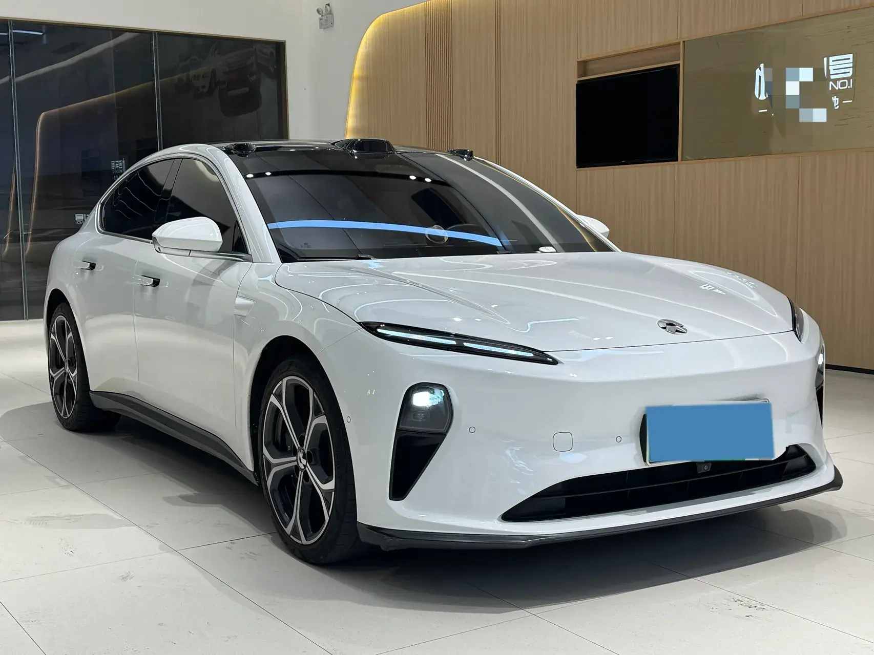 2022 NIO ET5 thumbnail 3