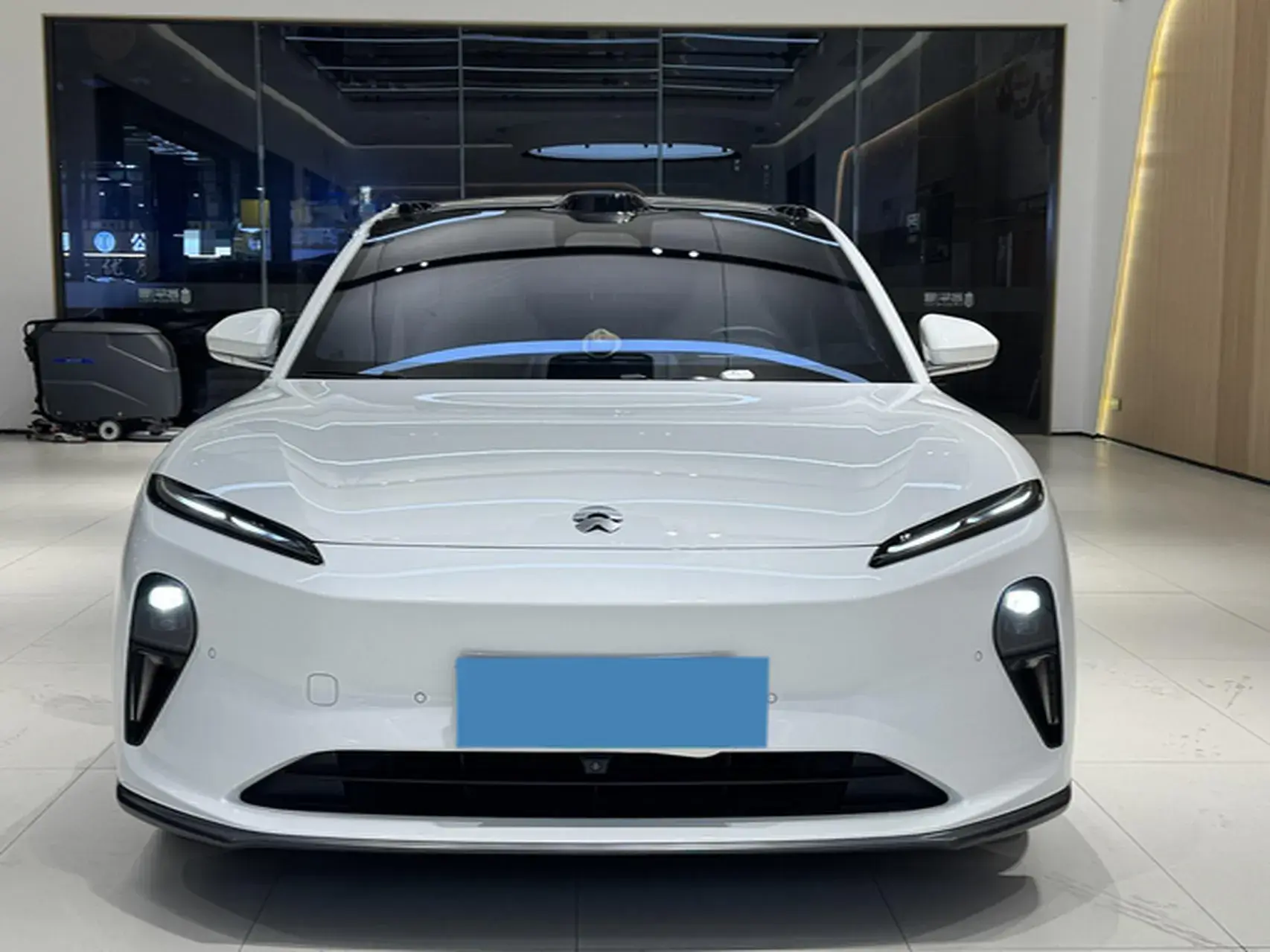 2022 NIO ET5 thumbnail 2