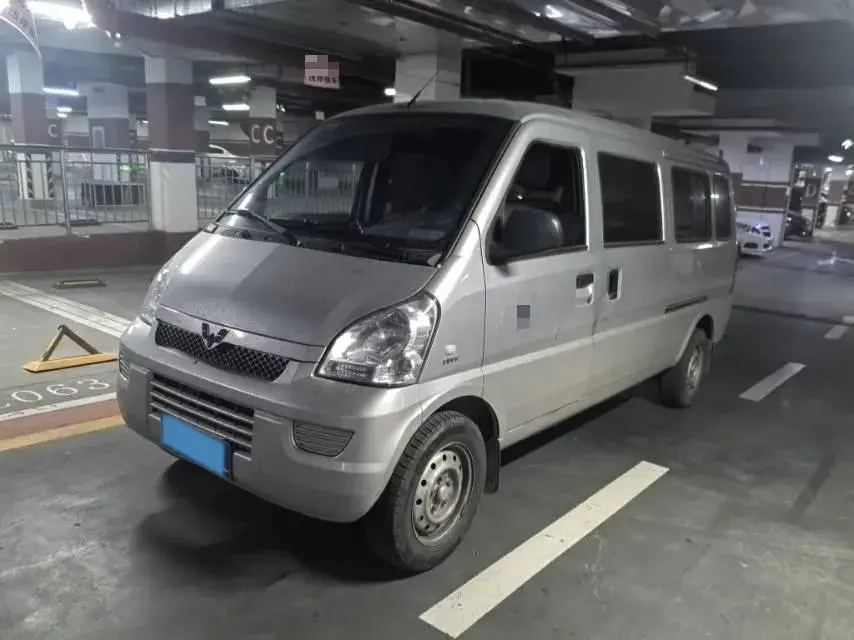 2021 WuLing RongGuang 1.5L 99HP L4 5MT