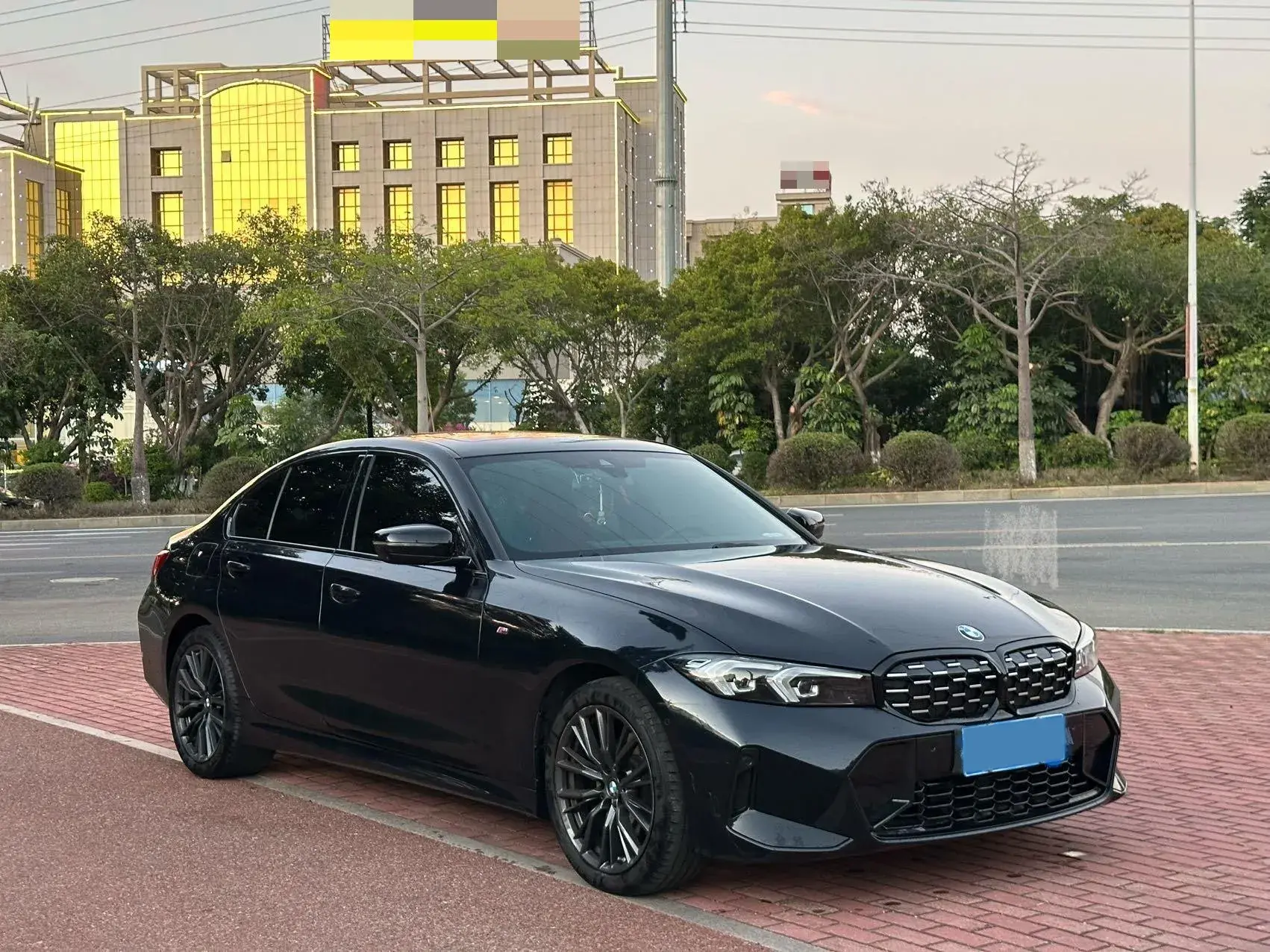 2024 BMW 3 thumbnail 3