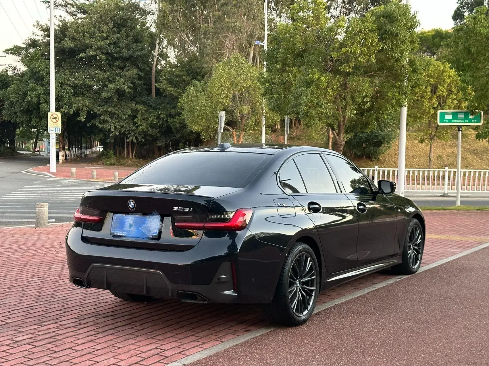 2024 BMW 3 thumbnail 4