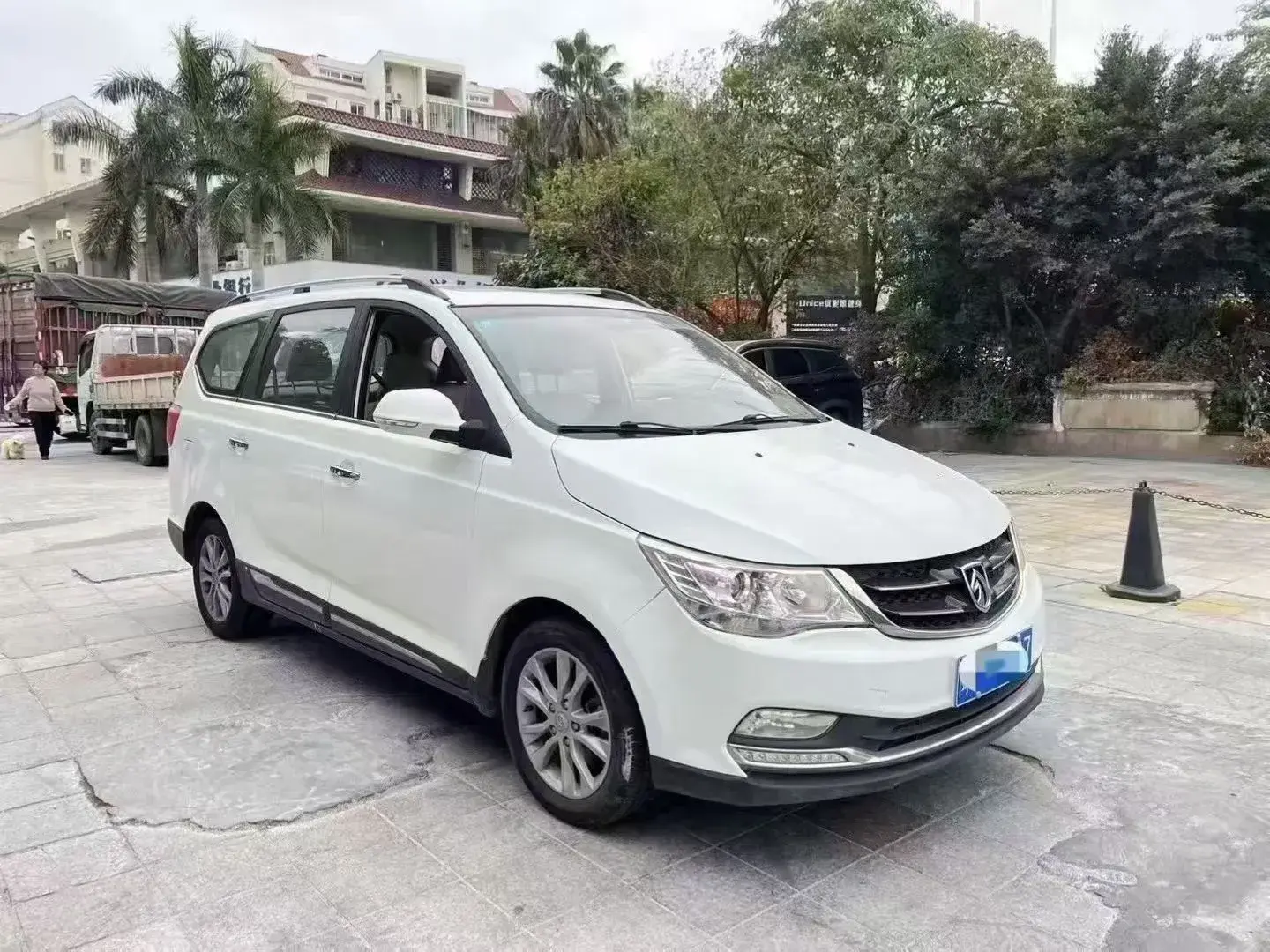 2016 BAOJUN 730 thumbnail 3
