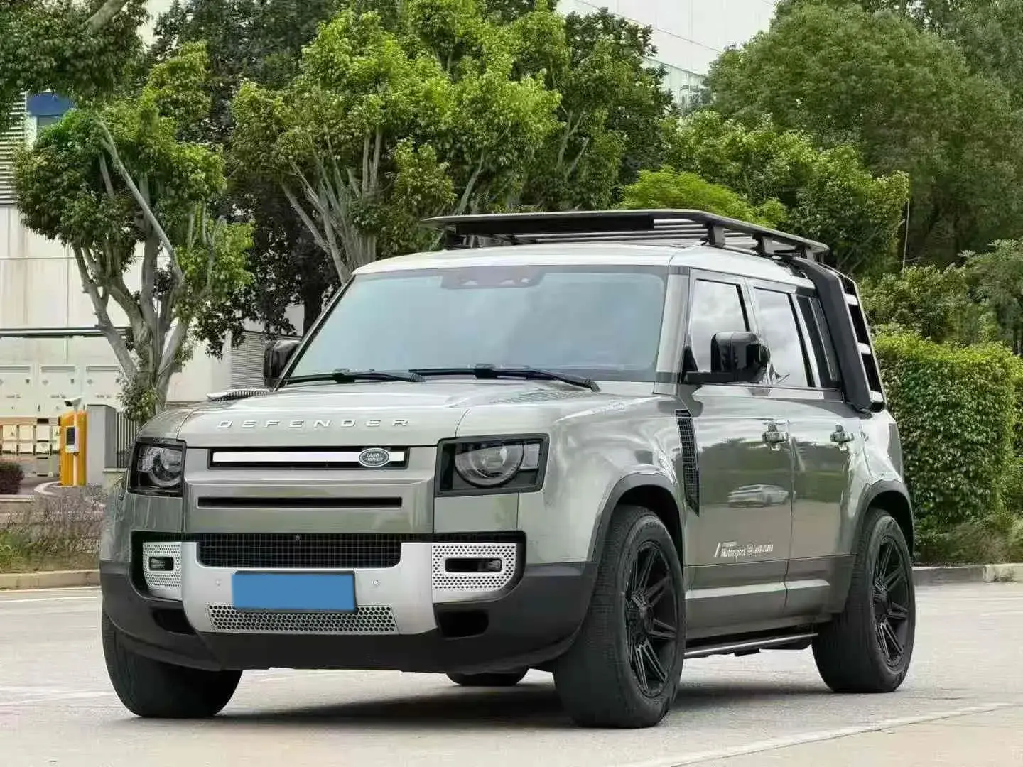 2020 LAND ROVER view 1