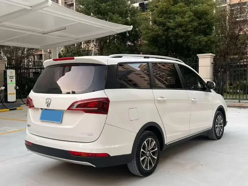 2019 BAOJUN 730 thumbnail 3