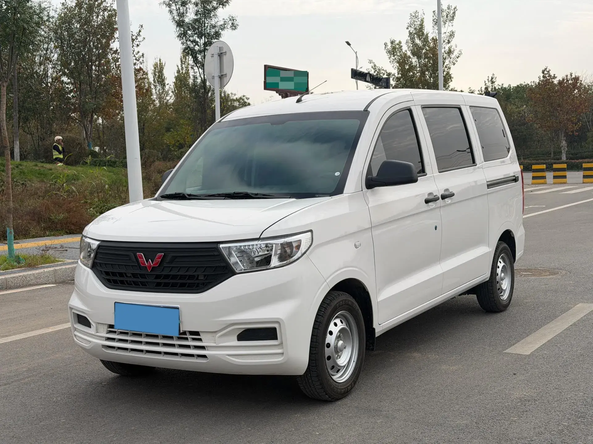 2019 WULING HONGGUANG view 1