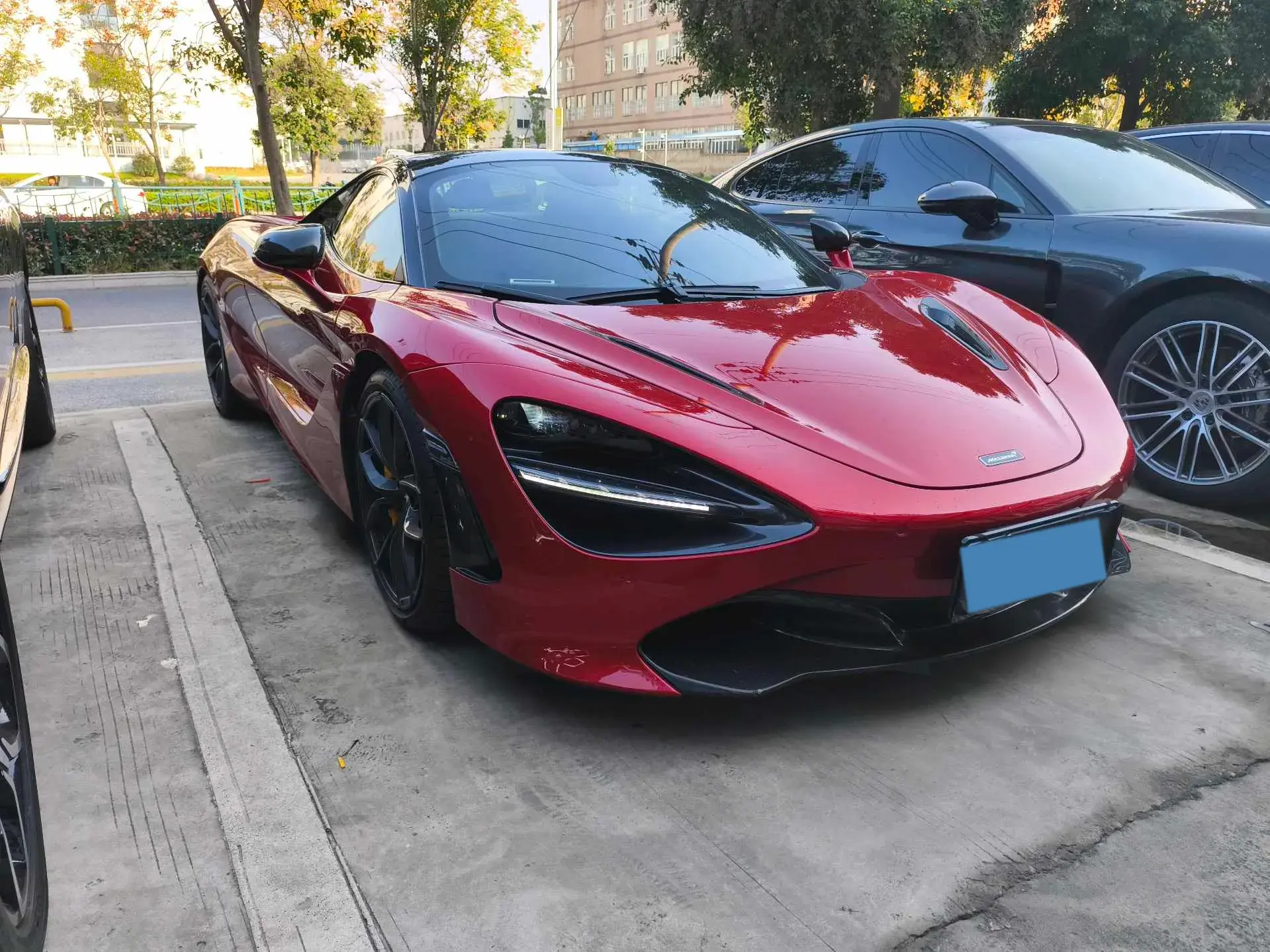 2019 MCLAREN 720S thumbnail 3