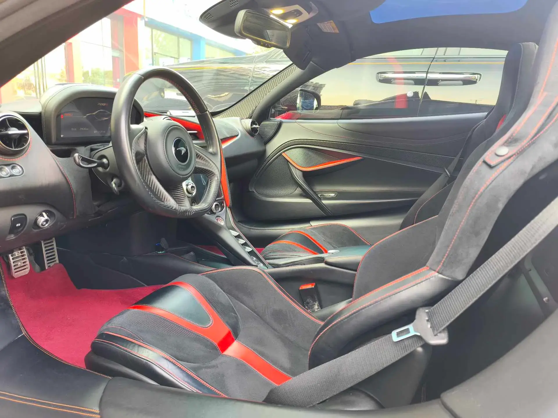 2019 MCLAREN 720S thumbnail 4