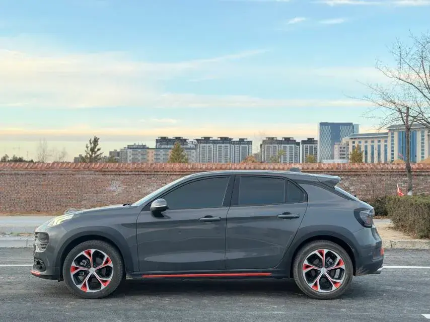 2019 LYNK&CO 02 thumbnail 3