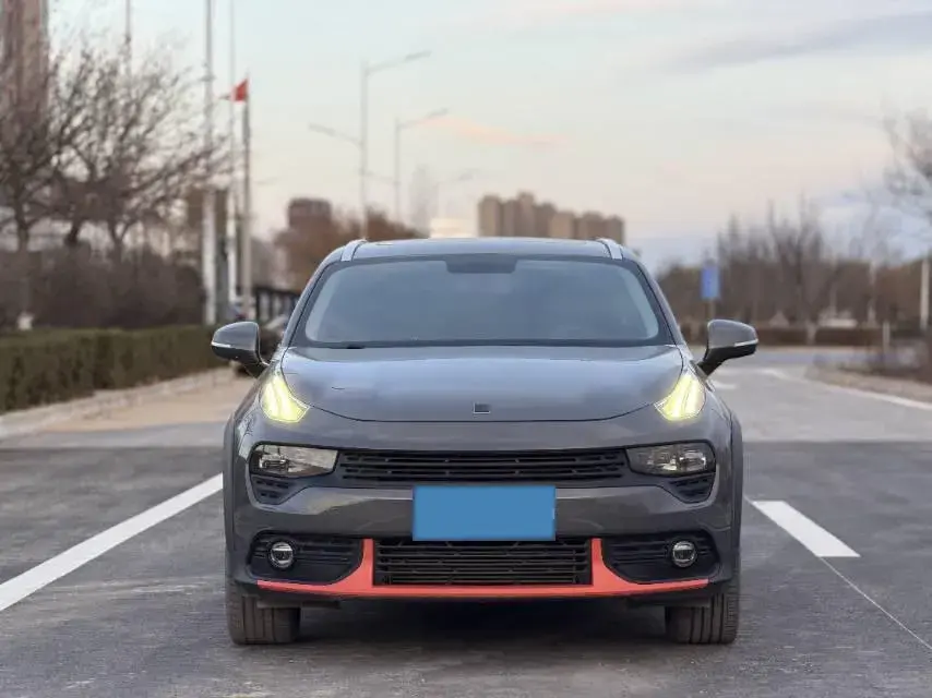 2019 LYNK&CO 02 thumbnail 2