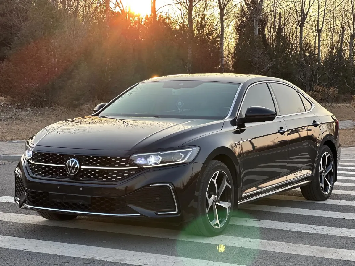 2023 Volkswagen Passat 2.0T 186HP L4 7DCT,autocango,china used car exporter,china ev exporter,chinese used car exporter,chinese used ev exporter