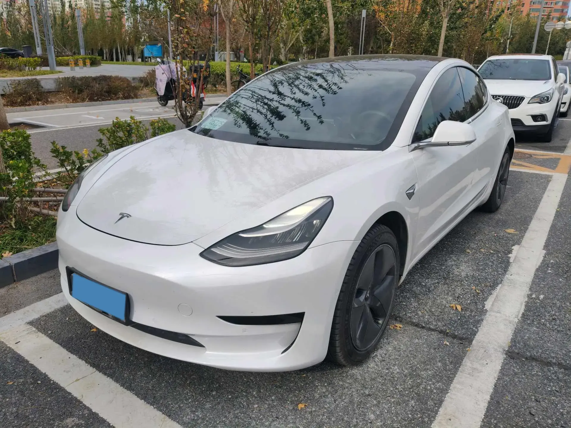2020 TESLA MODEL view 1