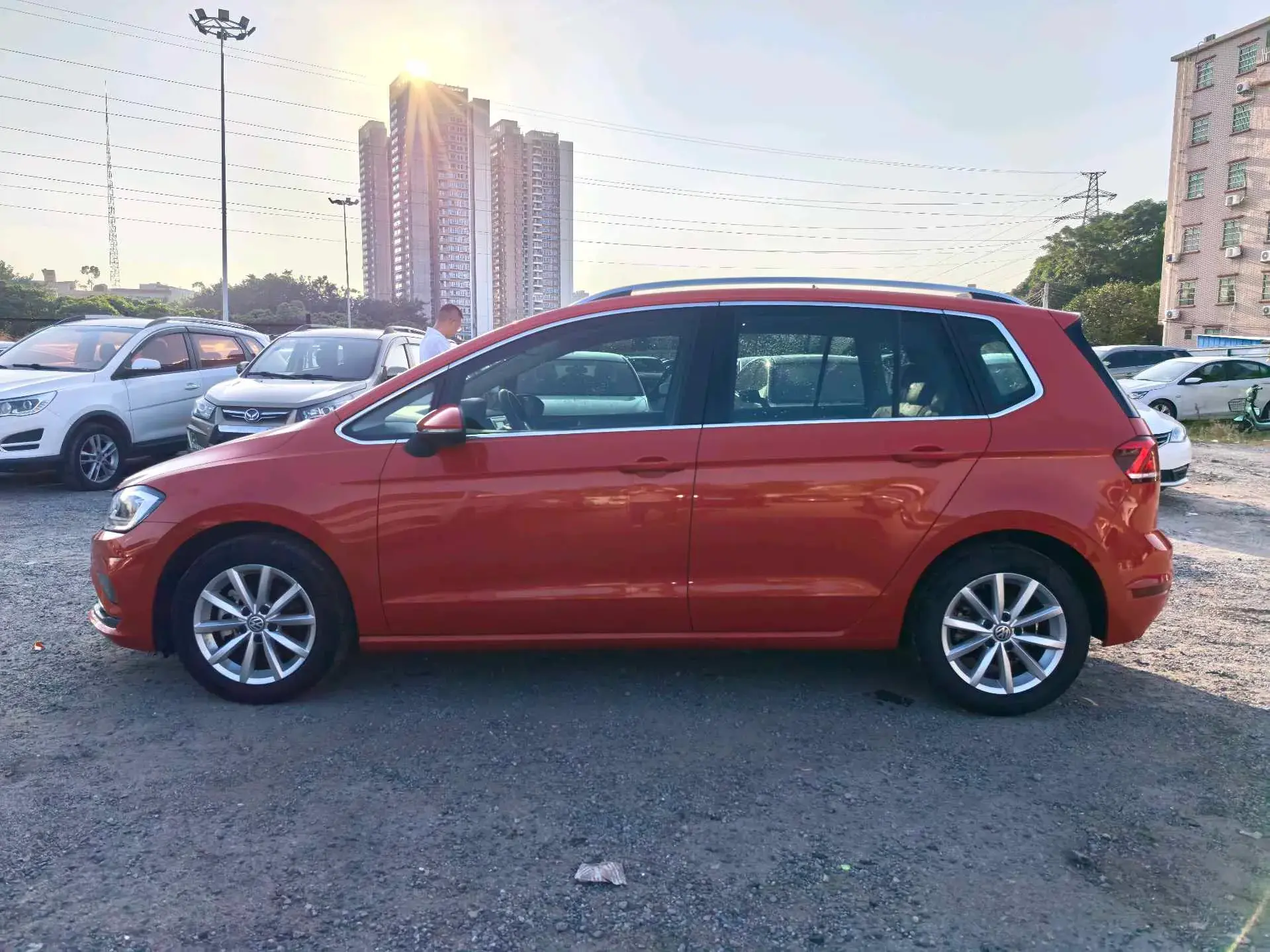 2019 VOLKSWAGEN GOLF thumbnail 4