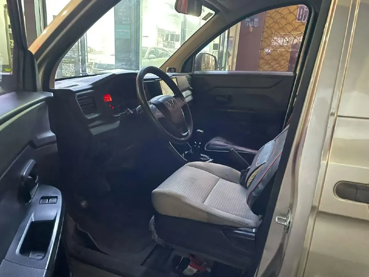 2021 WuLing HongGuang V 1.5L 99HP L4 6MT,autocango,china used car exporter,china ev exporter,chinese used car exporter,chinese used ev exporter