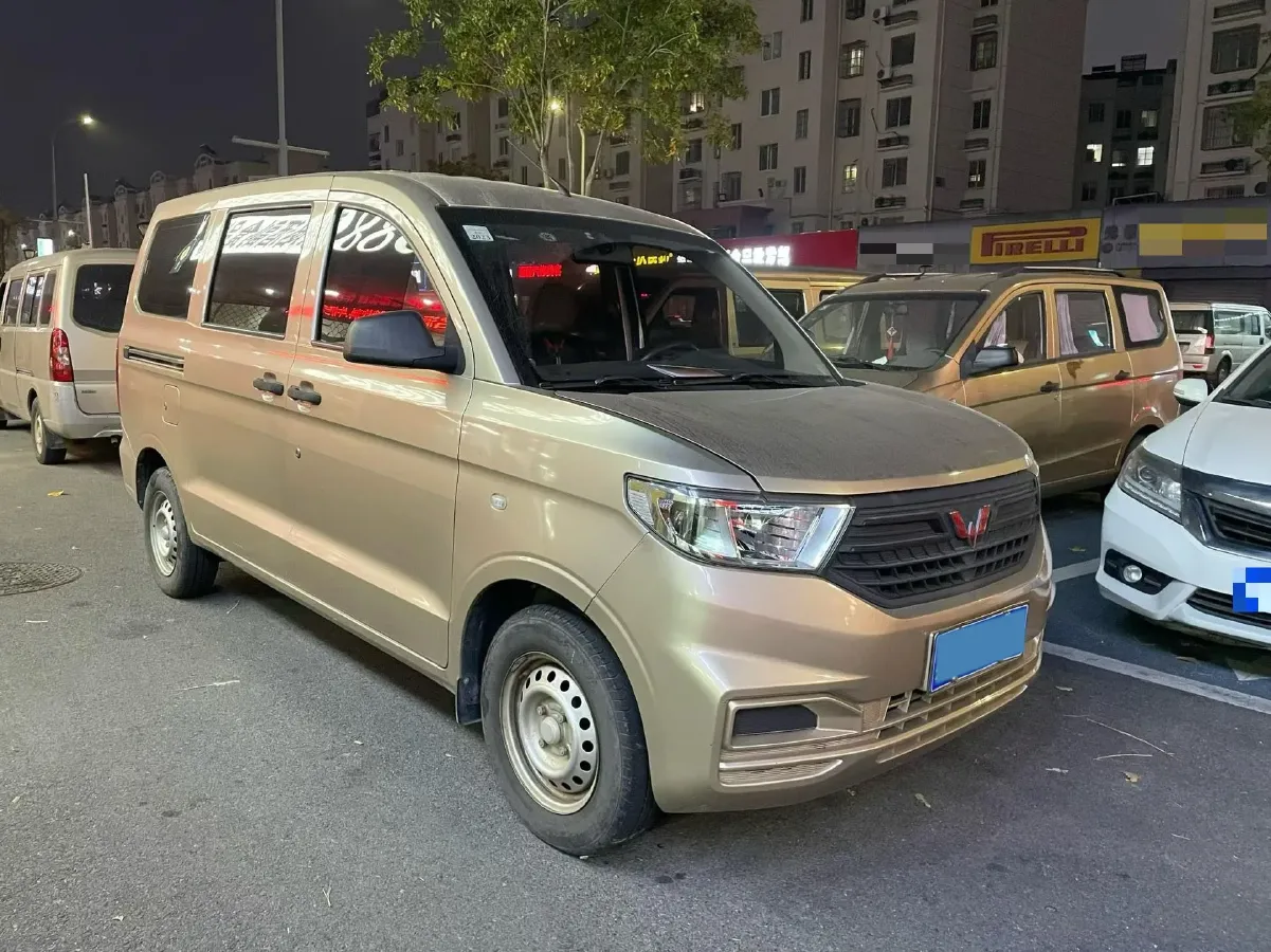 2021 WuLing HongGuang V 1.5L 99HP L4 6MT,autocango,china used car exporter,china ev exporter,chinese used car exporter,chinese used ev exporter