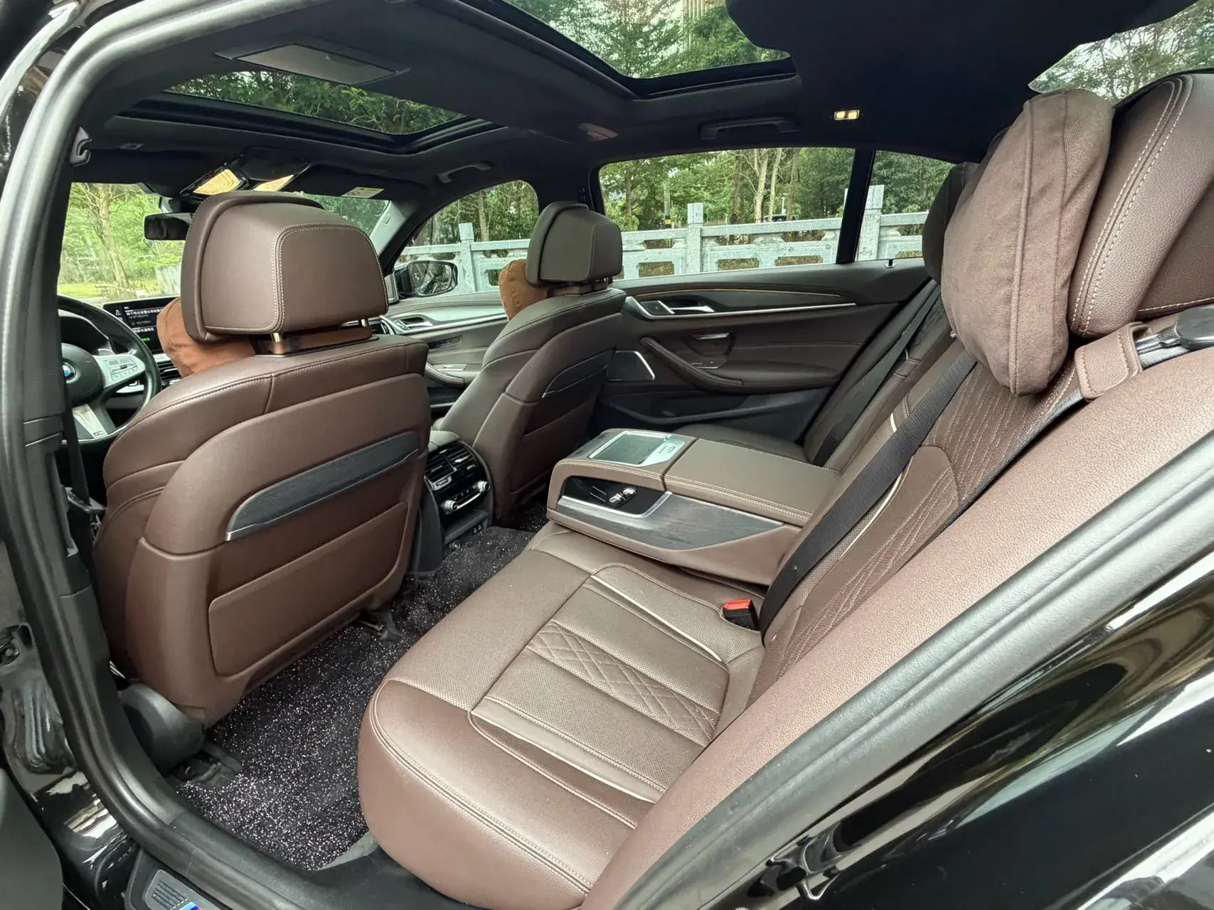 2023 BMW 5 thumbnail 3