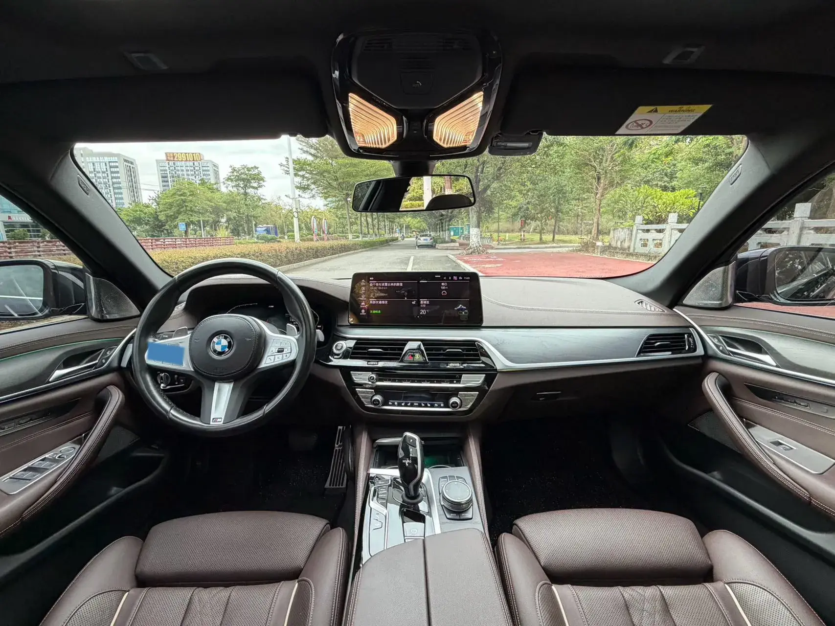 2023 BMW 5 thumbnail 4