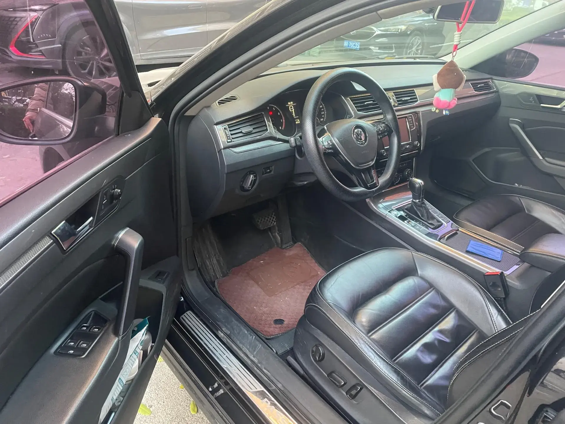 2017 VOLKSWAGEN PASSAT thumbnail 2