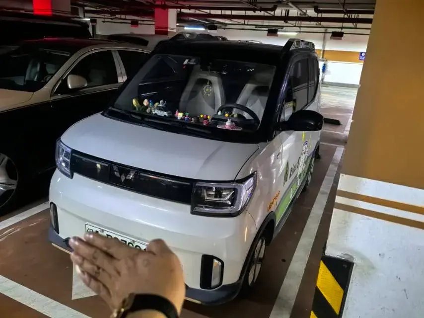 2022 WULING HONGGUANG view 1