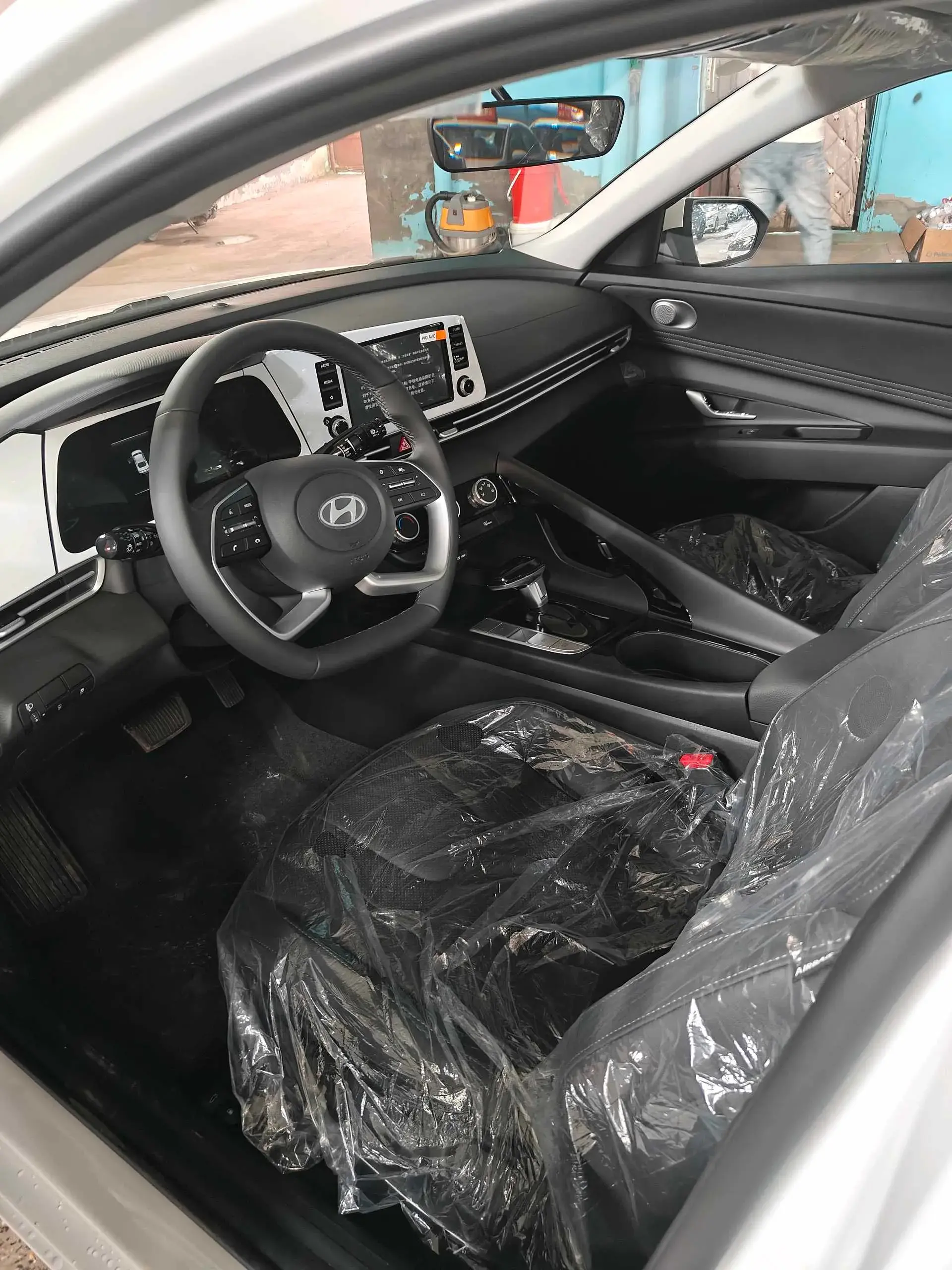 2023 HYUNDAI ELANTRA thumbnail 3