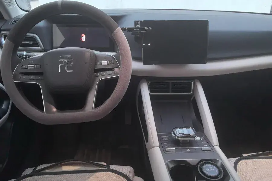 2024 BYD YUANUP thumbnail 3