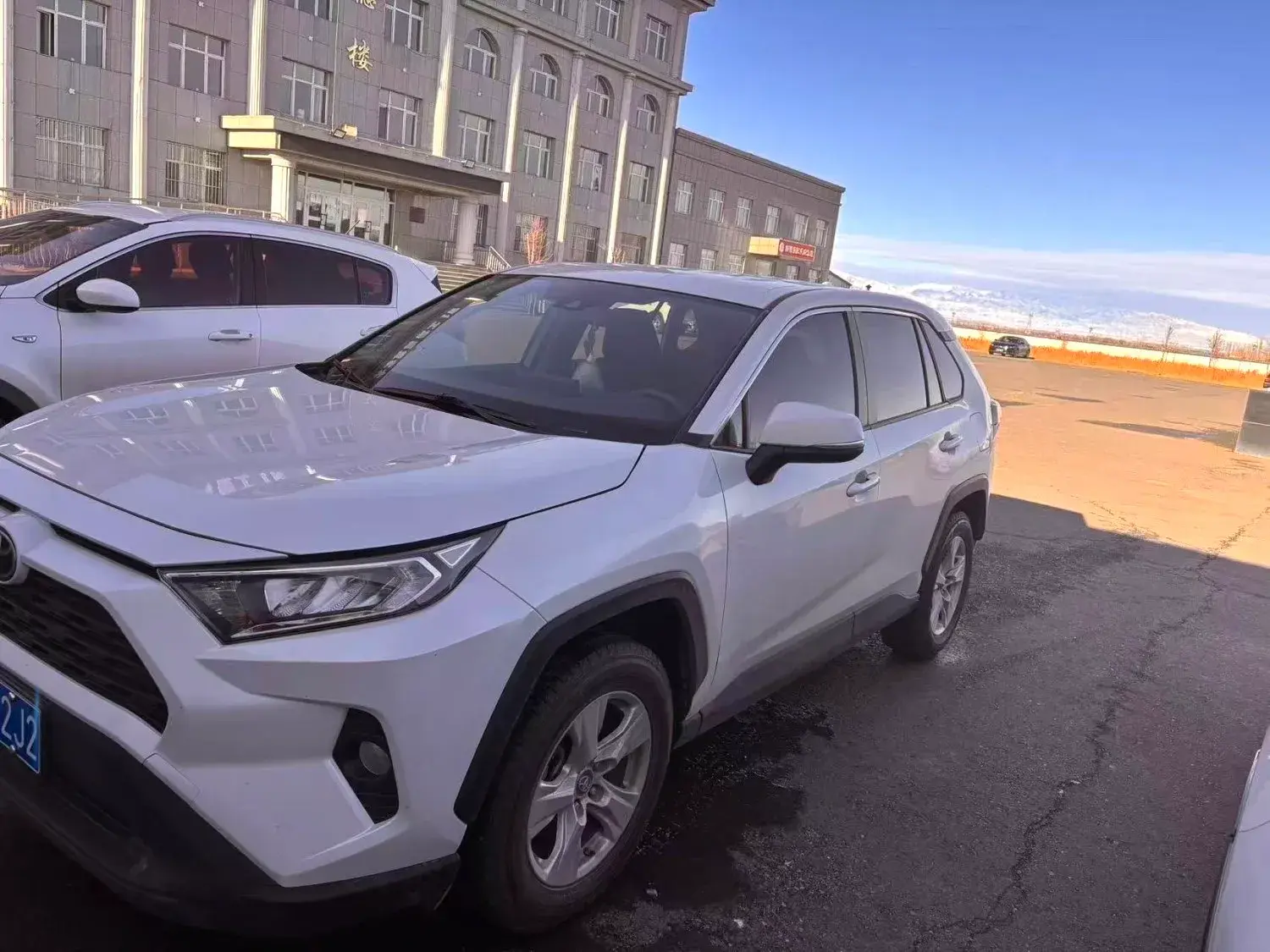 2022 TOYOTA RAV4 view 1