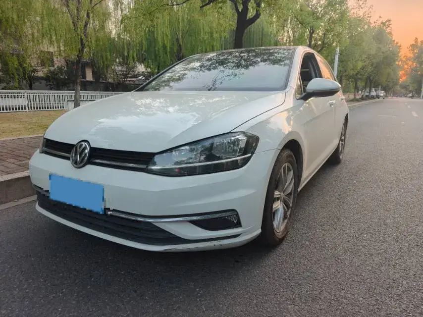 2018 VOLKSWAGEN GOLF view 1