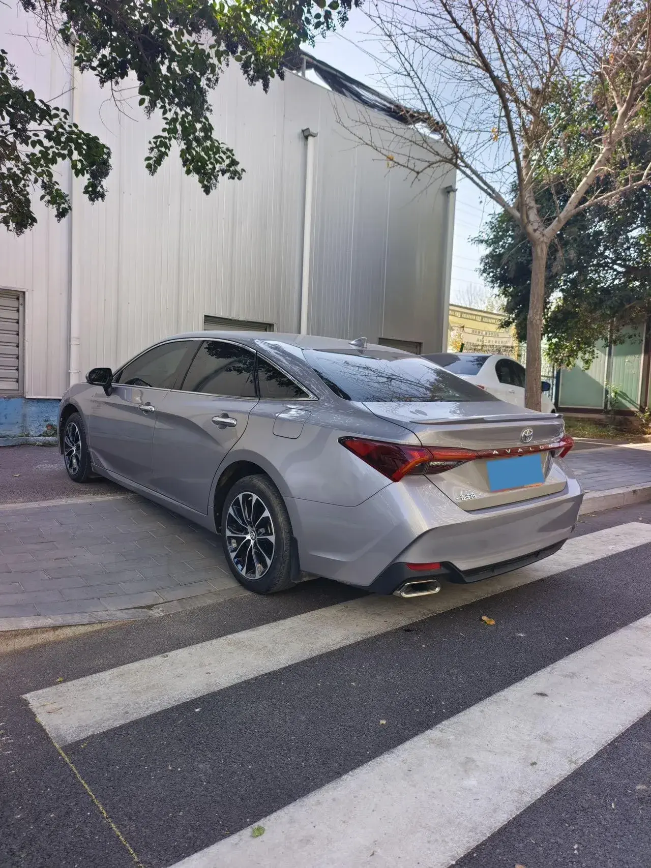 2023 TOYOTA AVALON thumbnail 4