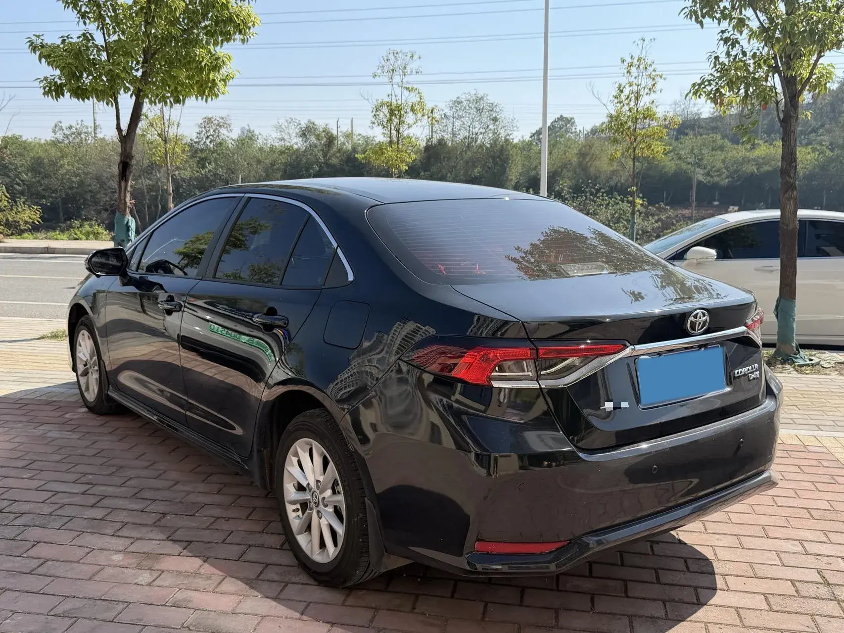 2021 TOYOTA COROLLA thumbnail 4