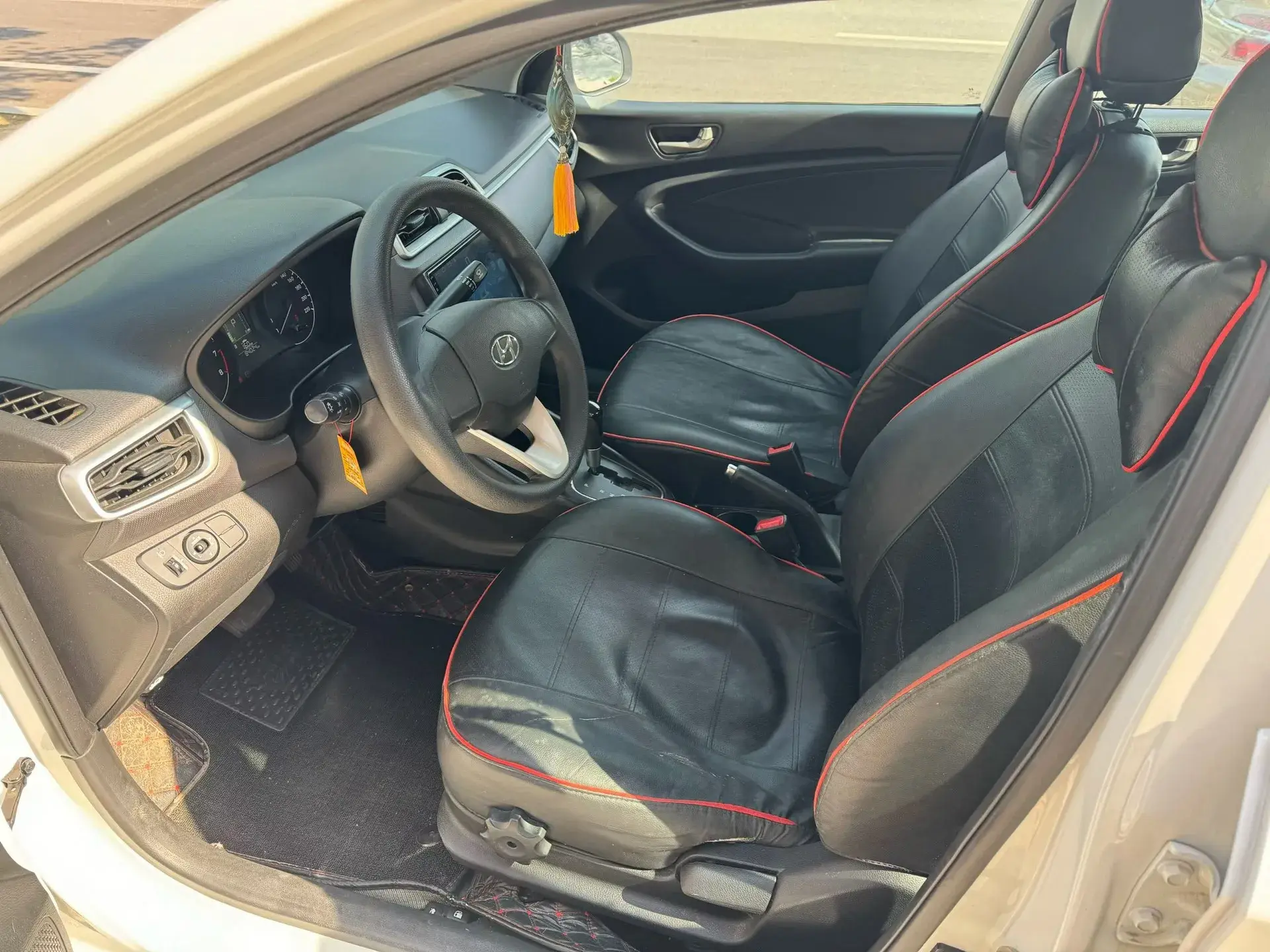 2017 HYUNDAI REINA thumbnail 3