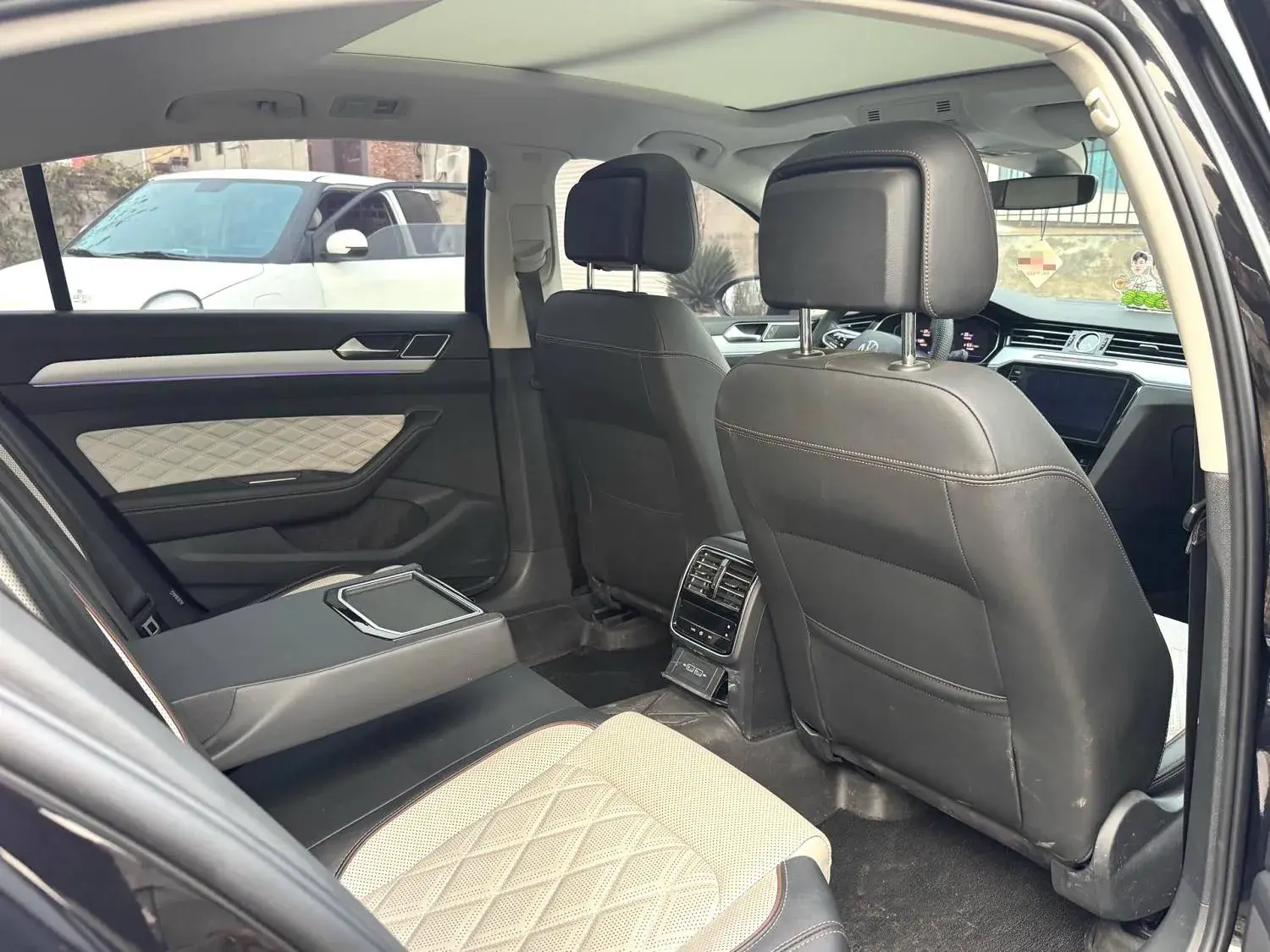 2024 VOLKSWAGEN MAGOTAN thumbnail 3