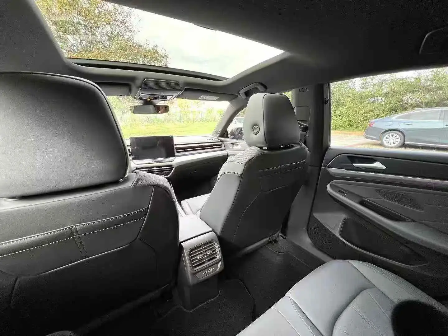 2023 VOLKSWAGEN LAMANDO thumbnail 4