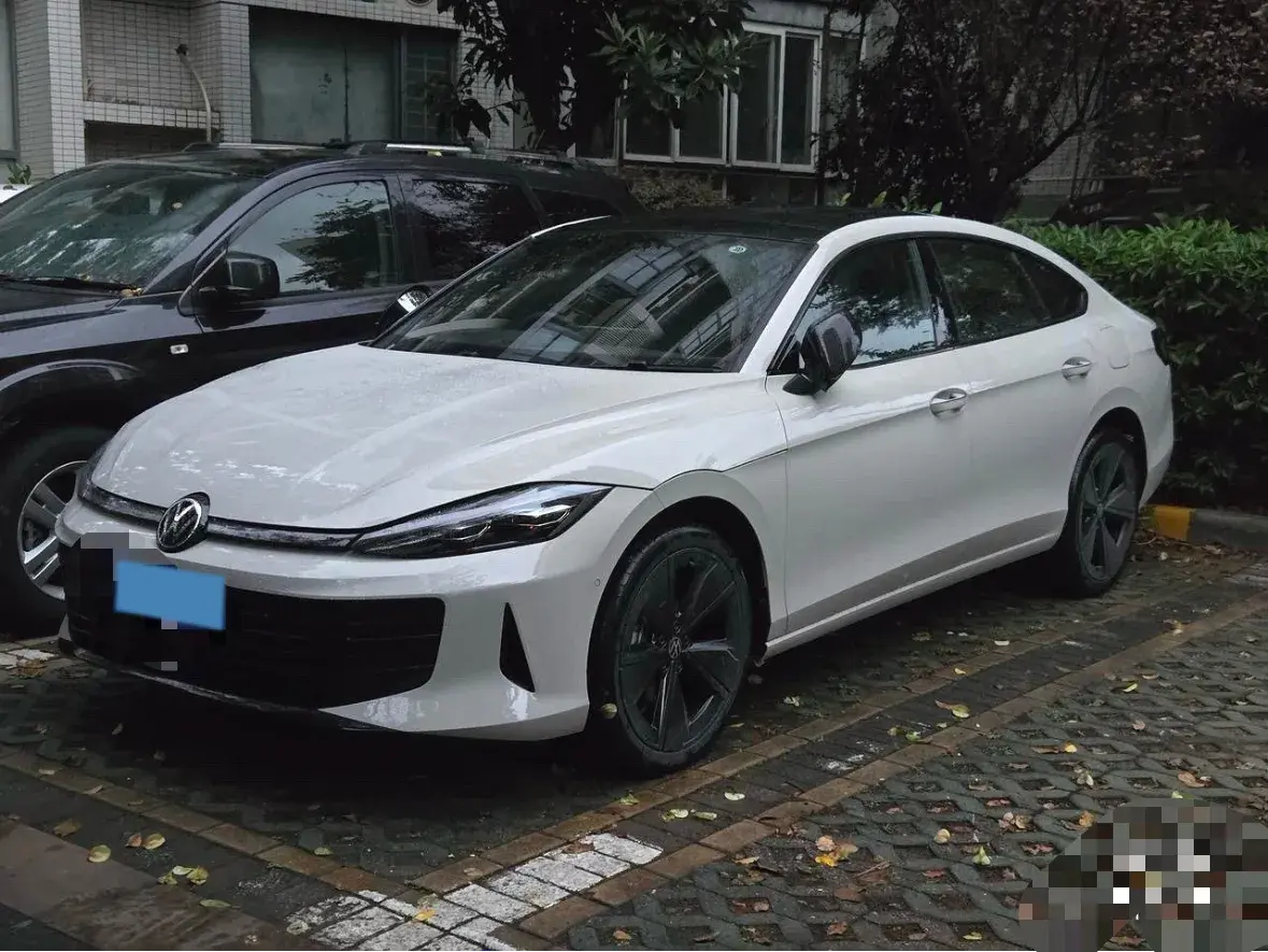 2023 VOLKSWAGEN LAMANDO view 1