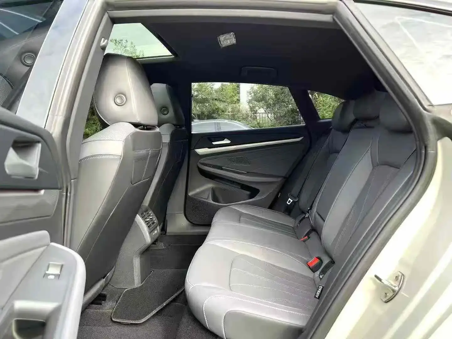 2023 VOLKSWAGEN LAMANDO thumbnail 3