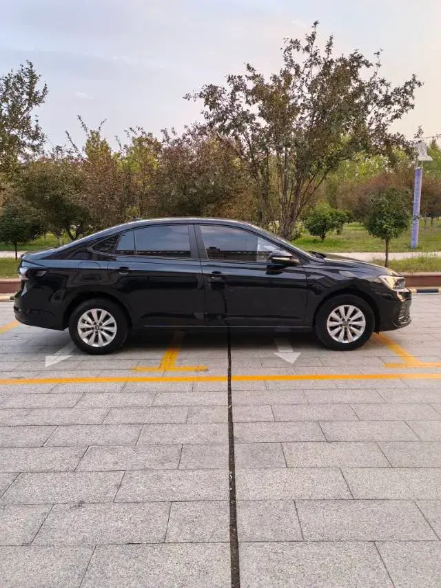 2023 VOLKSWAGEN LAVIDA thumbnail 4