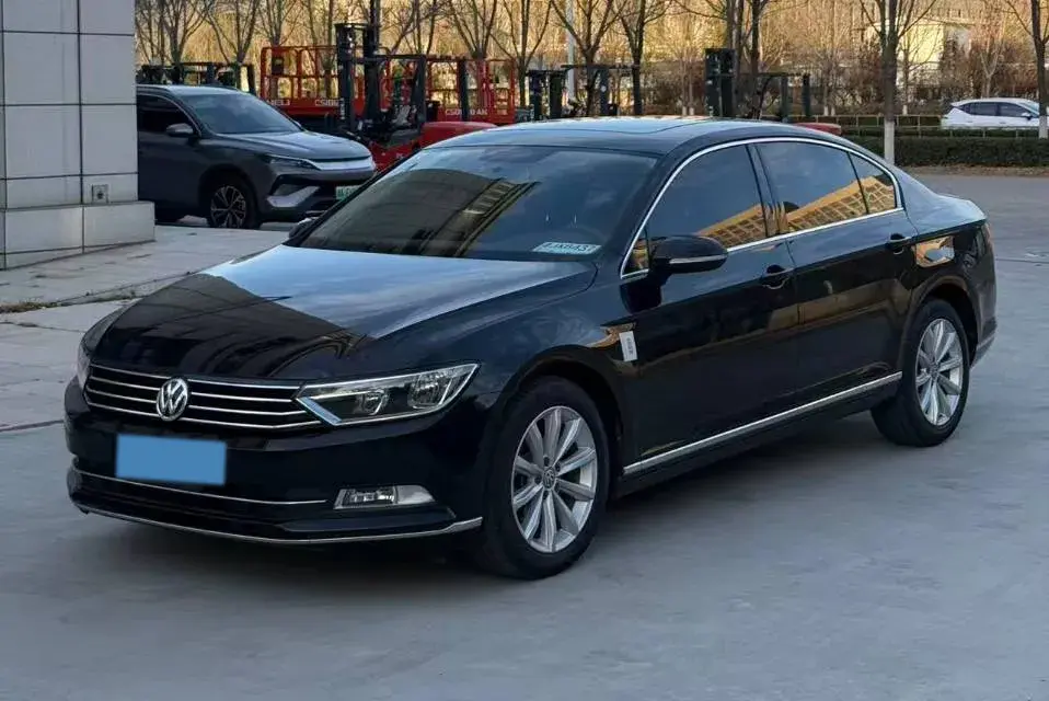 2018 VOLKSWAGEN MAGOTAN view 1