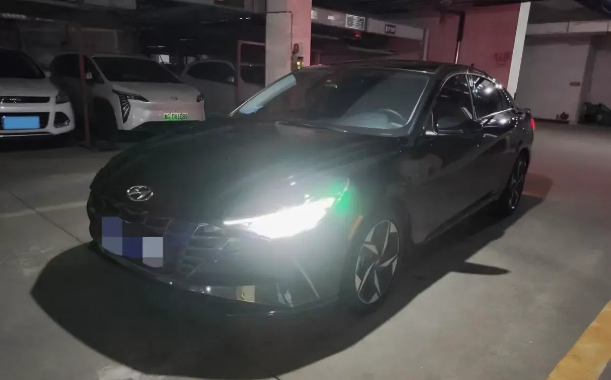 2022 HYUNDAI ELANTRA view 1