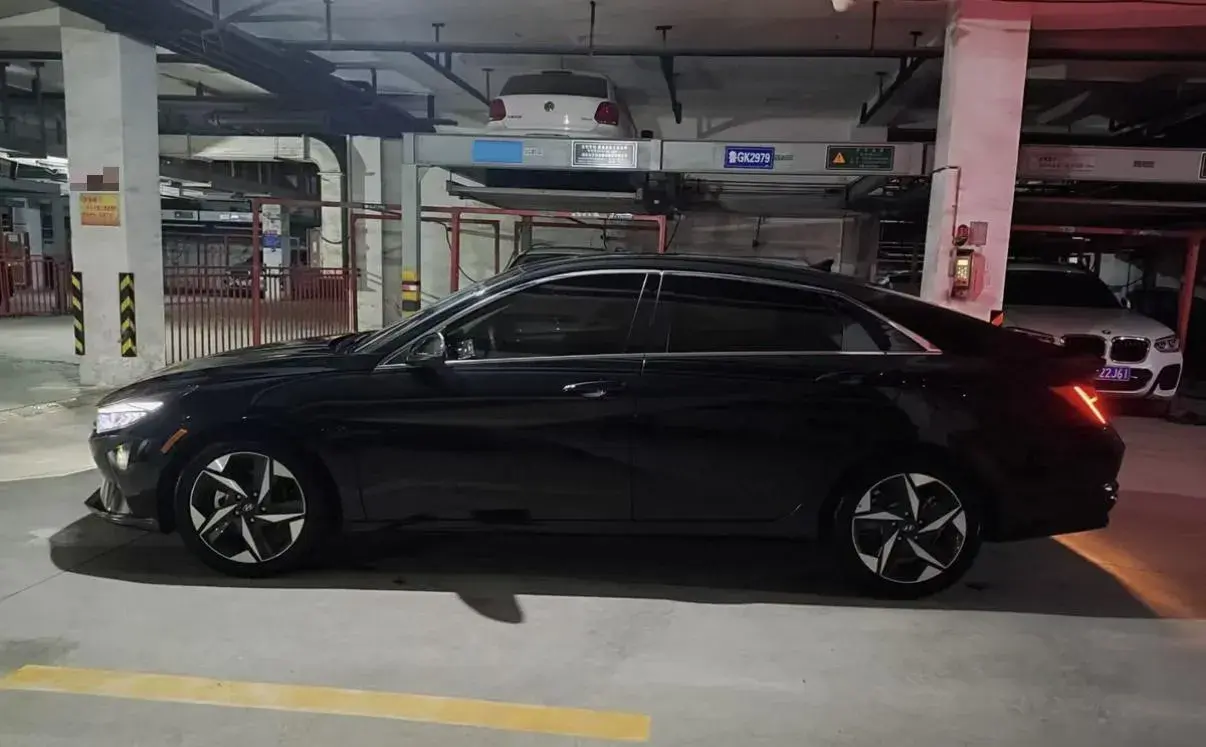 2022 HYUNDAI ELANTRA thumbnail 2